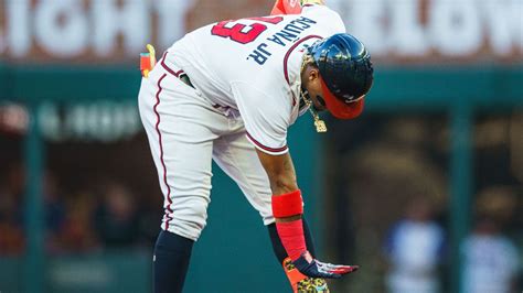 Ronald Acuña Jr.'s chain shines on MLB All-Star red carpet - ESPN