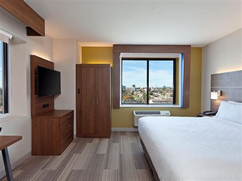 Holiday Inn Express Los Angeles - LAX Airport Guest Room & Suite Options