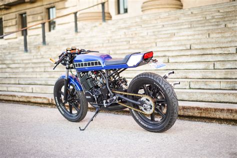 Lightweight Monster: Yamaha RD400 Café Racer – BikeBound