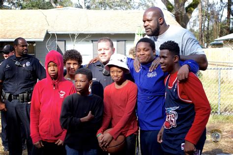 Shaq Surprises Florida Cop for Pickup Game With Kids After Viral Hoops ...