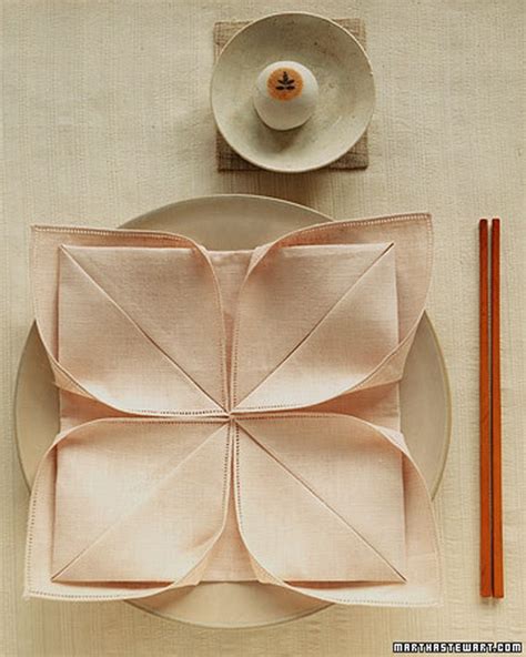 How to Fold a Napkin in 13 Beautiful Ways | Napkin folding, Creative ...