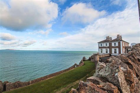 Explore the Howth Cliff Walk on a Day Trip from Dublin - Just Chasing ...