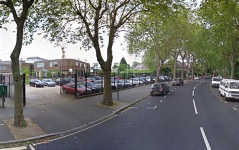 Highbury Grove School | London, England | EV Station