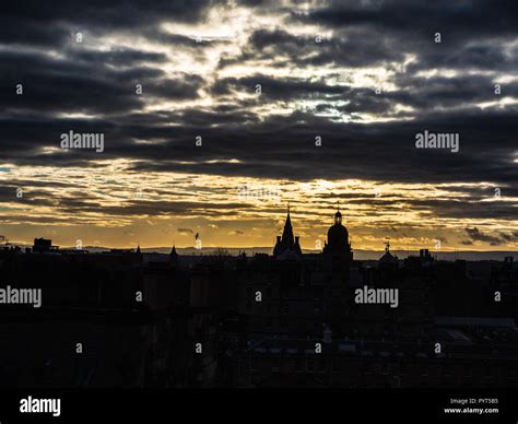 Edinburgh skyline silhouette hi-res stock photography and images - Alamy