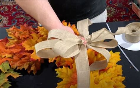 How to Create a Gorgeous Ombre DIY Fall Leaf Wreath | Hometalk