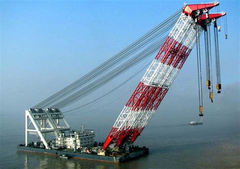 The Floating Crane #trucking | Heavy equipment, Heavy construction equipment, Heavy machinery