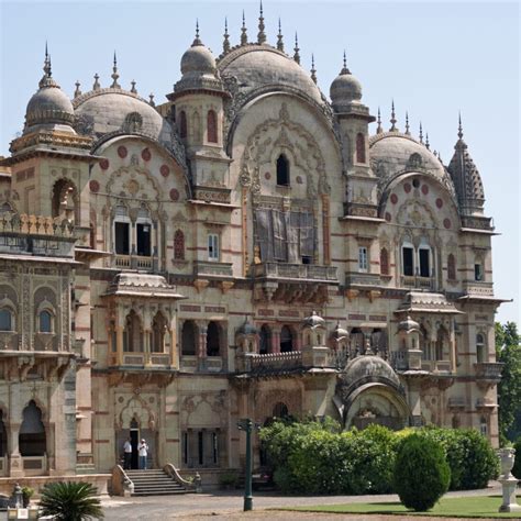 Top 10 Tourist Places to Visit in Vadodara | Veena World