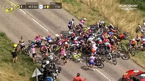 Tour de France: Impressive crash involves 40 cyclists (VIDEO) | Marca