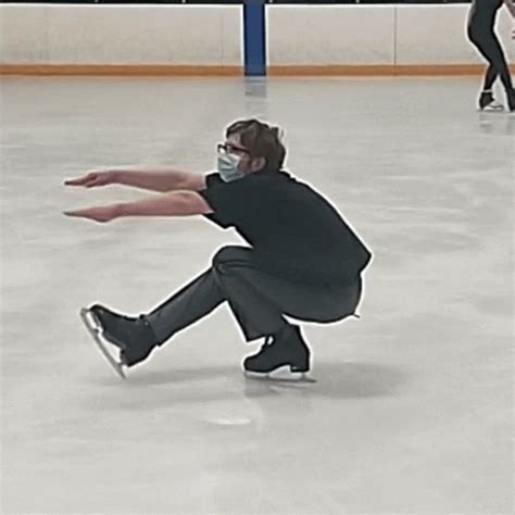 Ice Skating GIFs | GIFDB.com