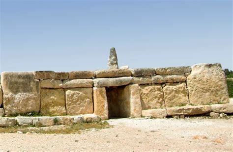 5-five-5: Megalithic temple of Hagar Qim (Malta)