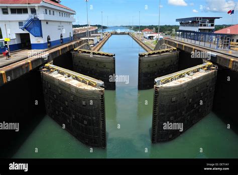 Canal De Panama Y Esclusas Fotos e Imágenes de stock - Página 2 - Alamy