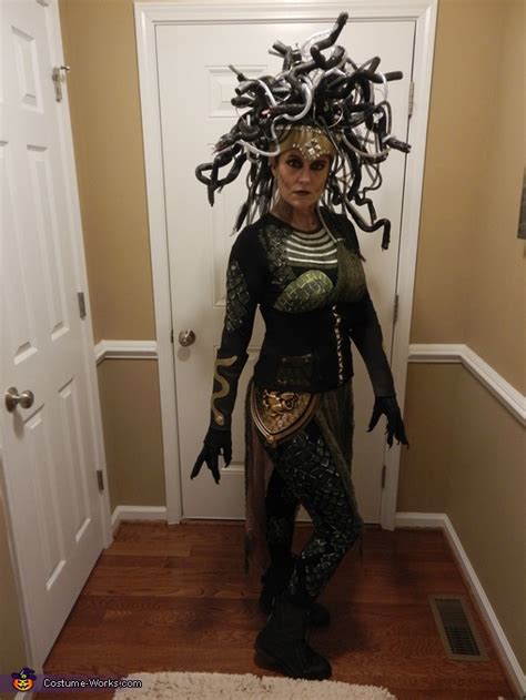 Awesome Medusa Costume | DIY Instructions - Photo 2/3