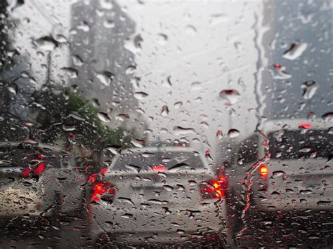 Hazard Lights For Heavy Rain Is A Bad Idea - DriveMark - Safer Roads Together