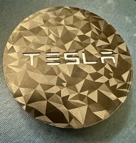 cybertruck wheel center cap with a tesla logo and nut cover par Ctowns5 | Téléchargez ...