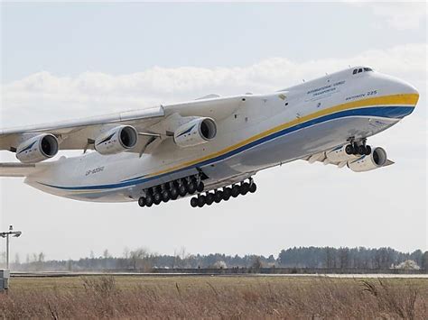 The World’s Largest Plane, The Antonov An-225, Suffers Minor Damage During Landing