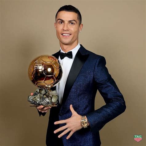 Congraaaatttzzz!! Cris accepts his 5th BALLON d'Or Award (2017) at ...