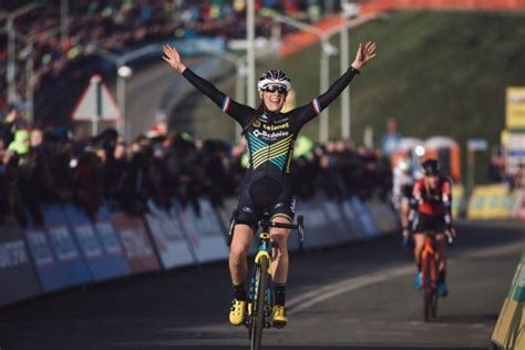 CapoVelo.com - 2019-2020 UCI Cyclocross World Cup Winners Crowned