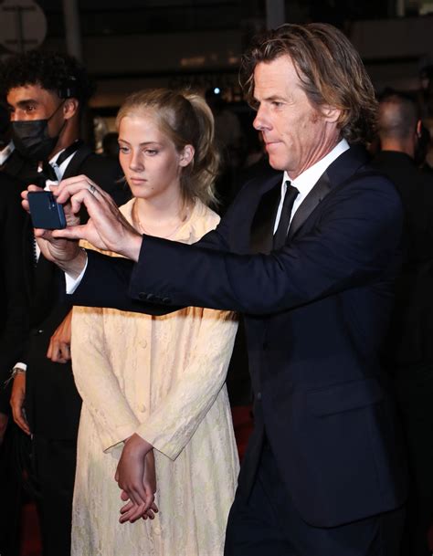 Julia Roberts' Daughter Hazel Makes Red Carpet Debut: Photos