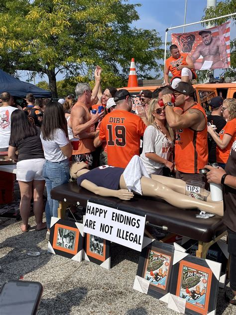 Cleveland Browns Fans Set Up Appalling Display In Support Of Deshaun ...