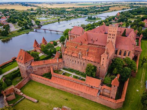 Malbork - The biggest castle in the world - MrShuttle.com