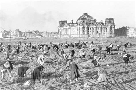 Planting vegetables in front of the Reichstag 1947 | German history ...