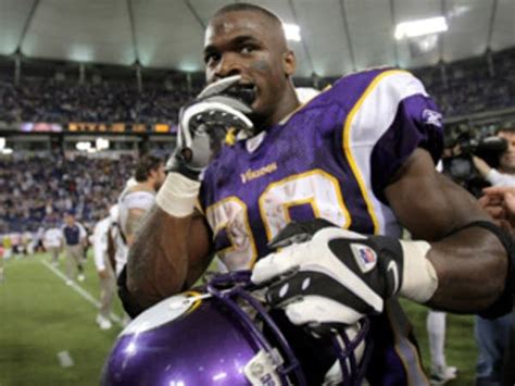 Adrian Peterson sets rushing record | MPR News