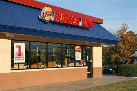 Woman Gets Bag Of Money Through Burger King Drive-Thru - Social News Daily