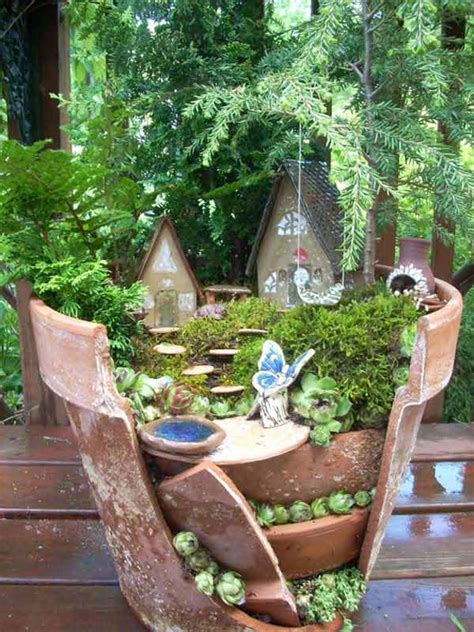 Stunning Ideas to Build a Fairy Tale Garden in a Broken Pot - WooHome