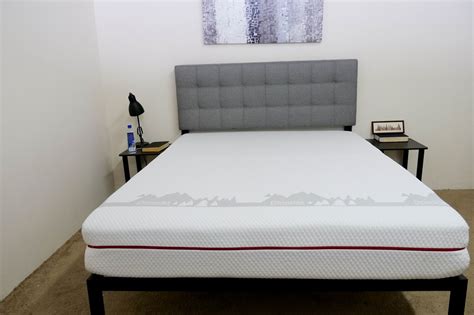 Douglas Mattress Review - Is This the Canadian Bed for You?