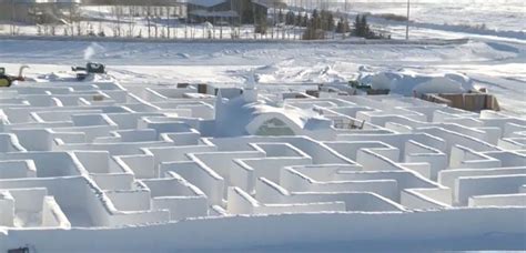 Record-setting snow maze outside Winnipeg behind schedule | CityNews ...