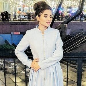 Saba Khan - Age, Family, Bio | Famous Birthdays