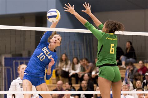 Women’s volleyball takes Oregon Ducks down in four sets - Daily Bruin