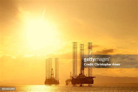 926 North Sea Oil Rigs Stock Photos, High-Res Pictures, and Images - Getty Images