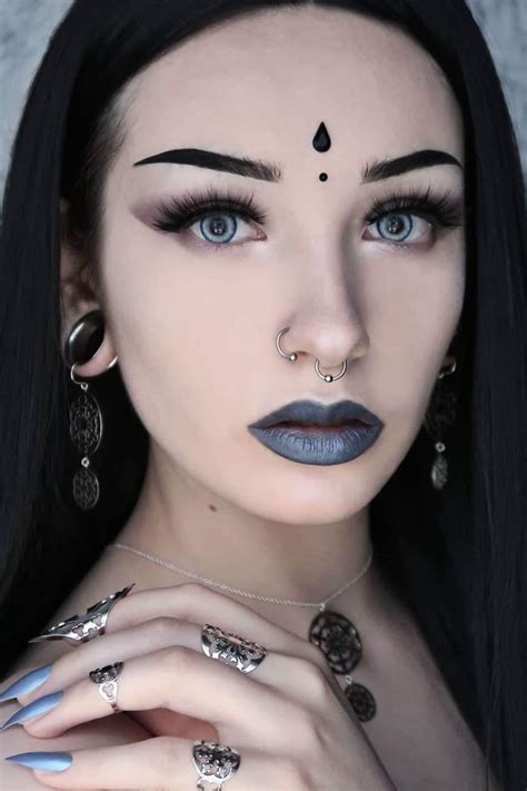 10 Breathtaking Goth Makeup Looks You Need to Try | Moonsugarbeauty