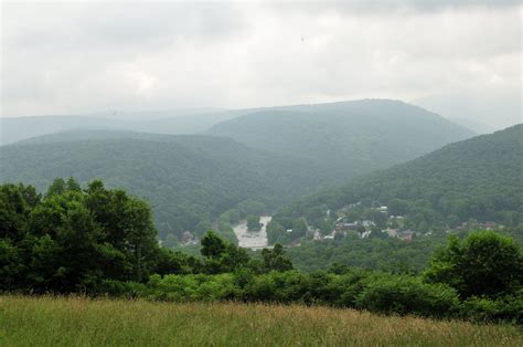 Hike Kentuck Trail/Visit Kentuck Knob – Airstream Time