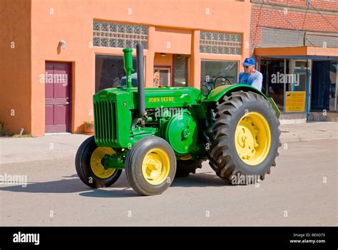 John deere green tractor new hi-res stock photography and images - Alamy