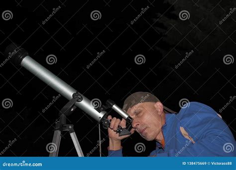 Amateur Astronomist with Telescope Stock Image - Image of outdoor, exploration: 138475669