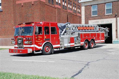 Detroit, MI FD Ladder 7 Sutphen 100' Aerial Tower. | Fire trucks, Rescue vehicles, Fire rescue