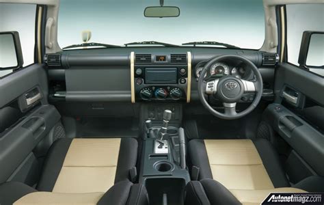 interior Toyota FJ Cruiser Final Edition | AutonetMagz :: Review Mobil dan Motor Baru Indonesia