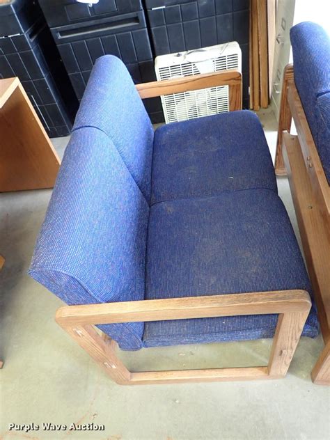 (4) pieces of waiting room furniture in Hutchinson, KS | Item FB9157 sold | Purple Wave