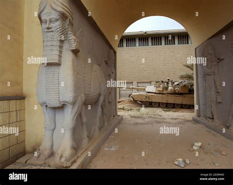 Baghdad museum iraq looting hi-res stock photography and images - Alamy