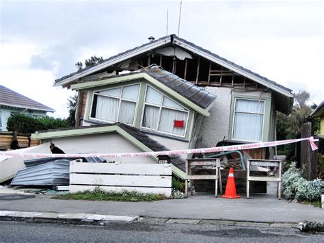 Stanford Team Successfully Test Earthquake-resistant House