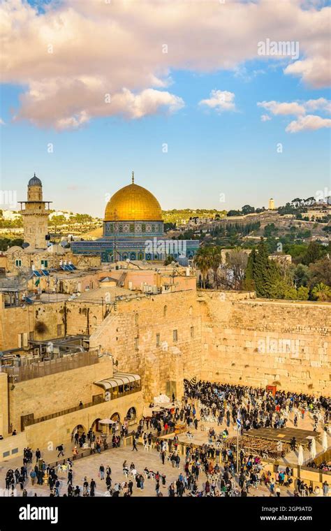 Aerial view of temple mount and wailing walls at old jersualem city Stock Photo - Alamy