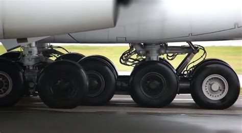 Emirates A380 - Landing Gear | Landing gear, Aircraft, Airplane