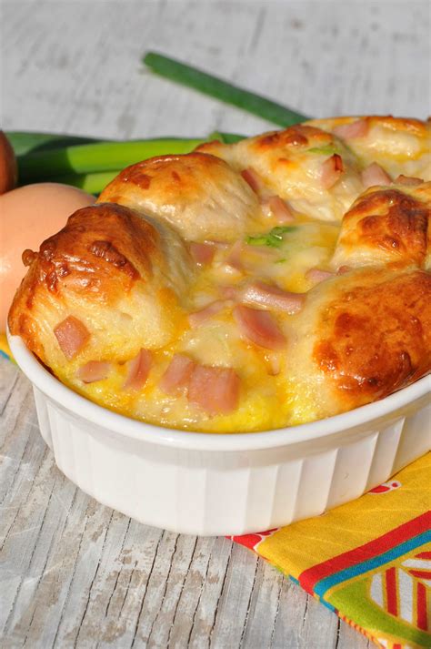 {Overnight} Ham, Egg, and Cheese Monkey Bread - The Seasoned Mom