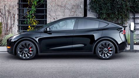 Tesla Model Y Becomes World’s 3rd Best-Selling Car, Challenging Toyota’s Reign