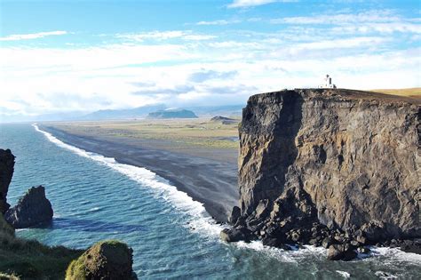 The Remote Iceland Lighthouse You Can Sleep In -- This Fall Only | HuffPost