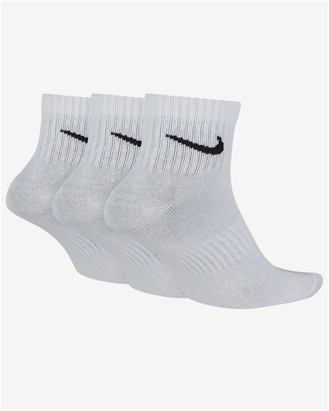 Nike Everyday Lightweight Training Ankle Socks (3 Pairs). Nike AU