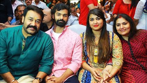 Mohan Lal Family Photos - Mammootty and Mohanlal: Mohanlal and Family ...