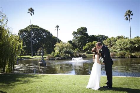 Get married in the beautiful Royal Botanic Gardens, Sydney. Let us help ...